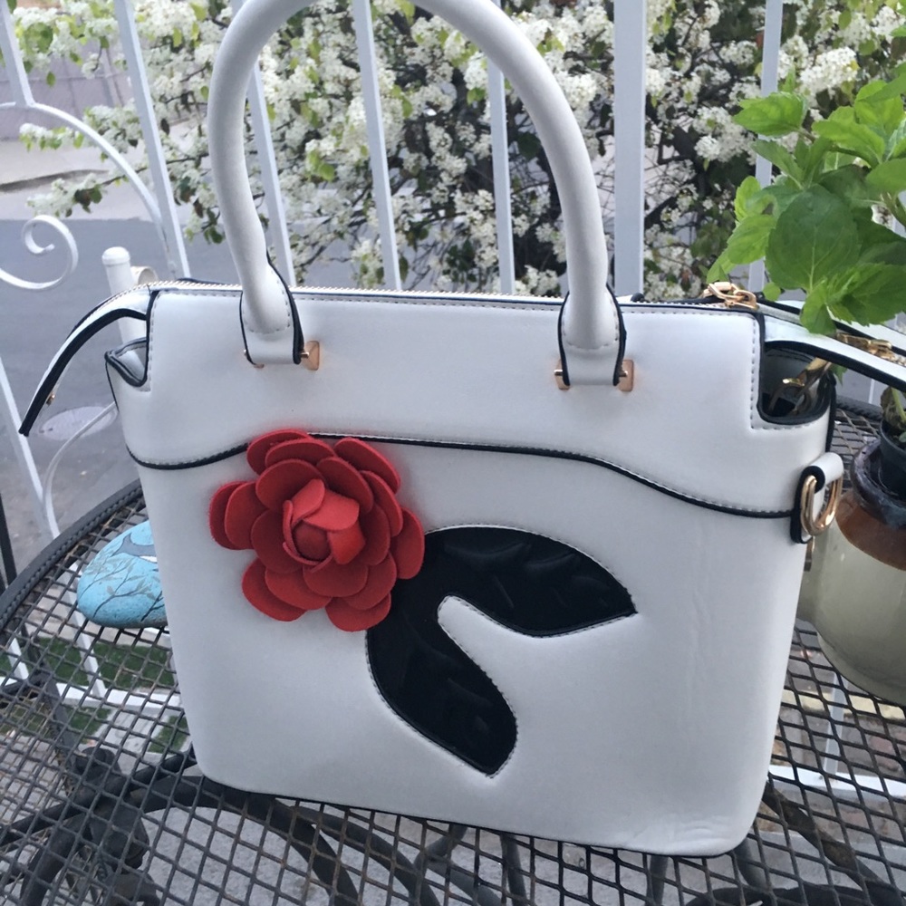 White flower purse